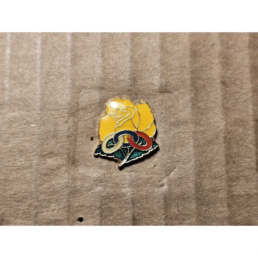 Yellow Rose with Interlocking Rings Jacket Backpack Bag Lapel Vest Hat Pin G26